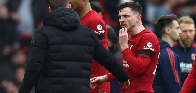 التحقيق في اعتداء الحكم المساعد على روبرتسون خلال مباراة ليفربول وآرسنال